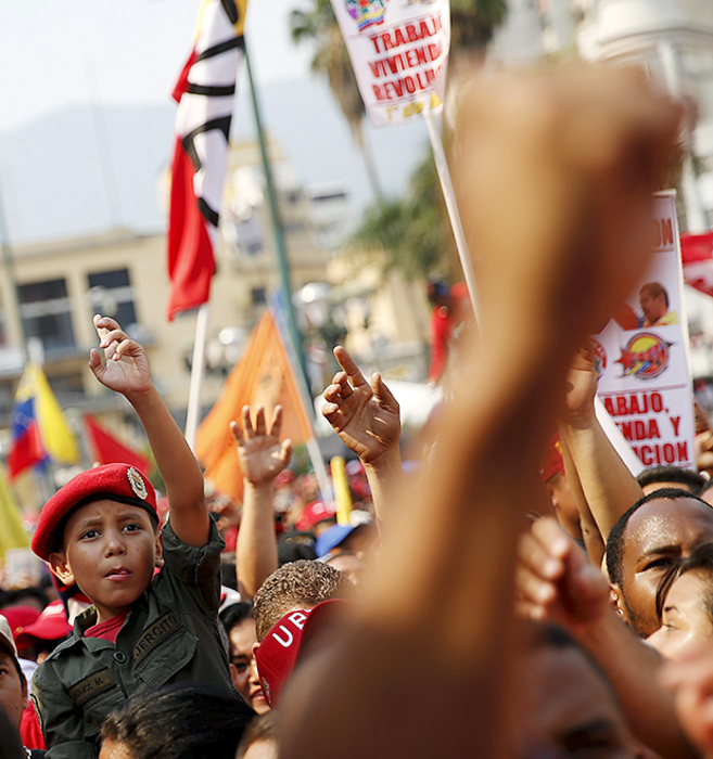 Un nio, durante una manifestacin chavista en Caracas.