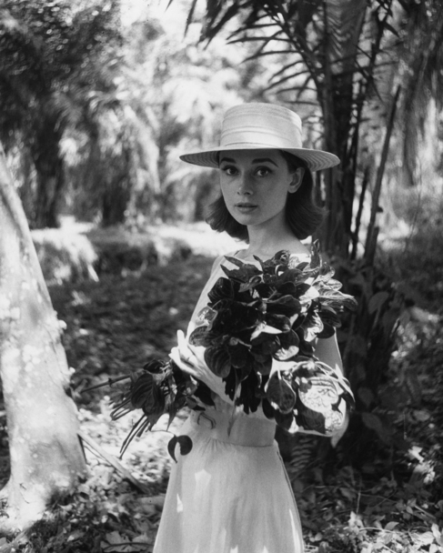 Audrey Hepburn, durante el rodaje en frica de 'Historia de una...