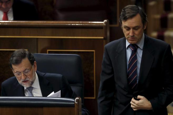 Mariano Rajoy y Rafael Hernando en el Congreso de los Diputados.