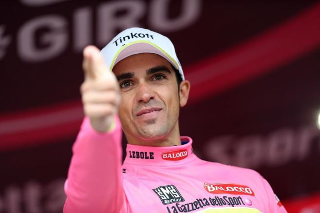 Spanish Alberto Contador celebra la victoria.