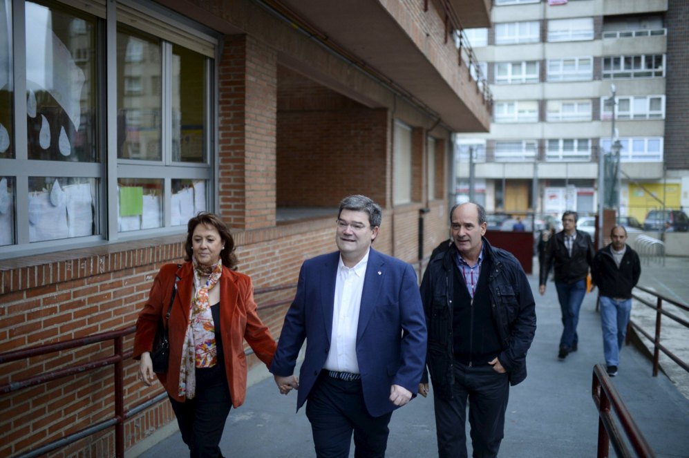 El candidato del PNV por Bilbao, Juan Mara Aburto, se dirige al...