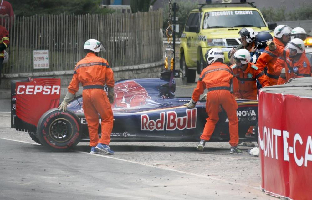 El neerlands hizo un recto y destroz su Toro Rosso.
