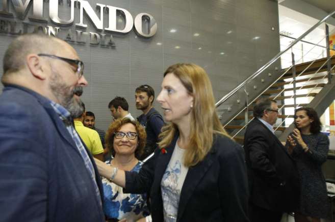 Enric Nomdedu (Comproms) con la candidata del PSOE a la Alcalda...