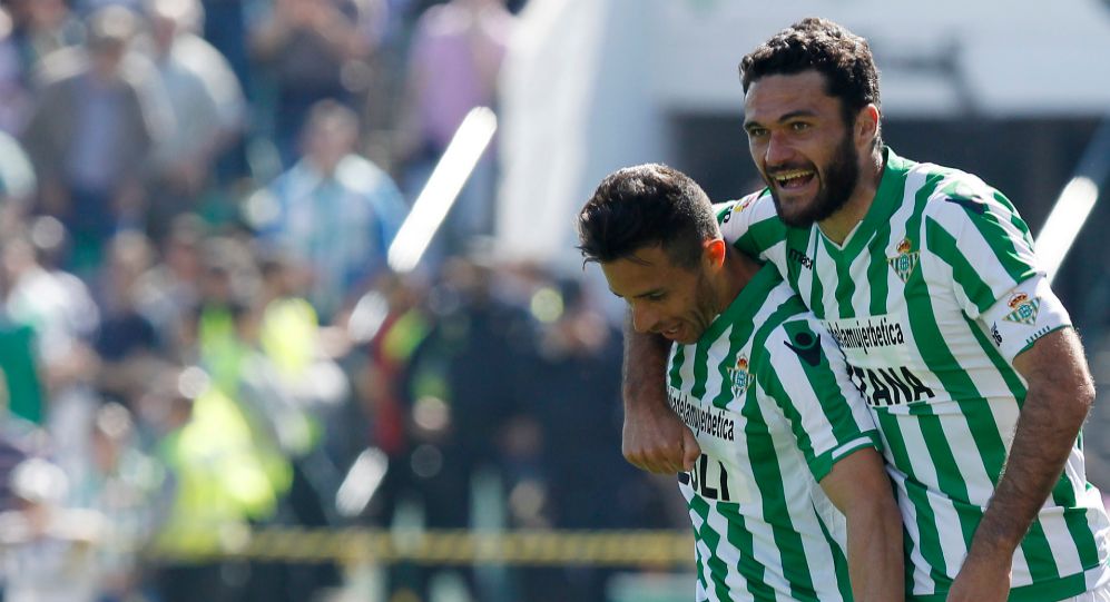 Jorge Molina abraza a Rubn Castro tras conseguir un gol para el...
