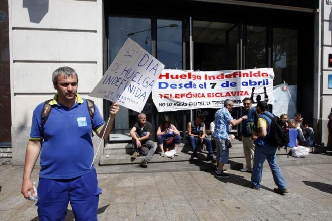 Encierro de los trabajadores de Telefónica en la sede en Puerta del...