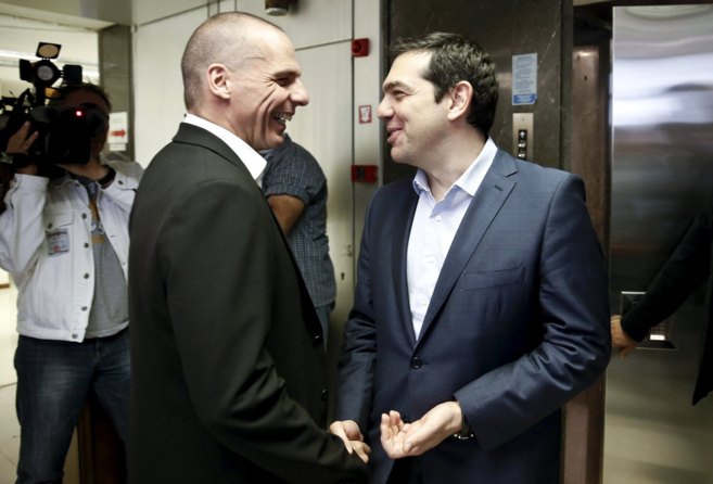 El ministro de Finanzas de Grecia, Yanis Varufakis, y el primero...