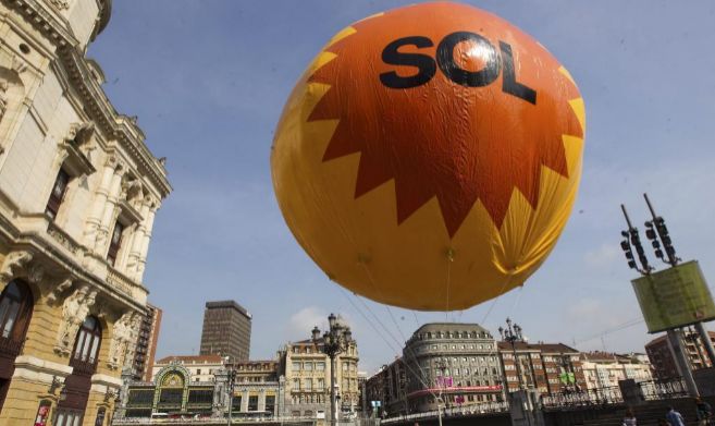 Un globo gigante en la Plaza Arriaga para anunciar el Festival El Sol