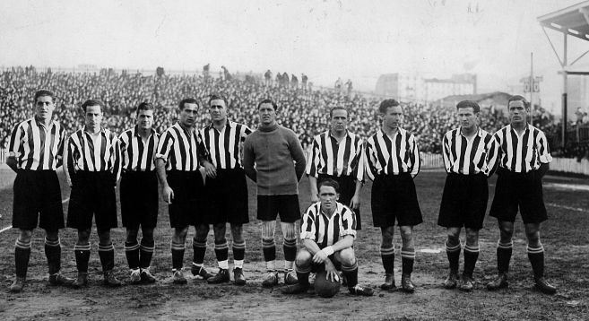 El Athletic que ganó la Liga en 1932, formado exclusivamente por...