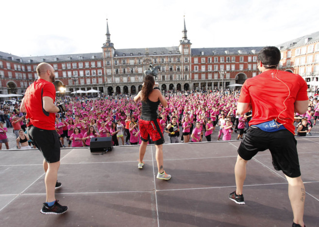 Exhibicin de fitness multitudinario en la Plaza Mayor de Madrid.