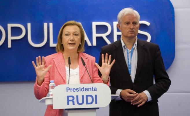 Luisa Fernanda Rudi junto al candidato del PP a la Alcalda de...