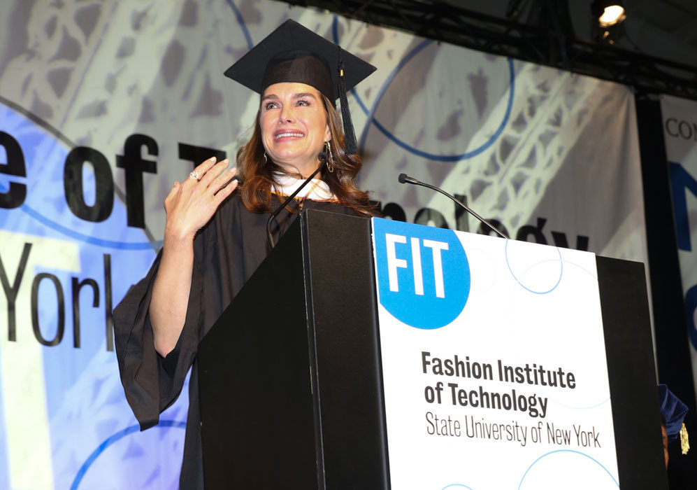 En mayo de 2015, Brooke Shields dio una conferencia en el Fashion...