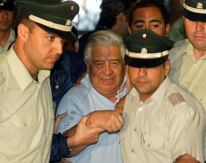 El ex jefe de la polica secreta de Pinochet, a su llegada al...