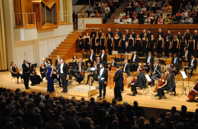Actuacin de la Orquesta y Coro Ciudad de Granada.