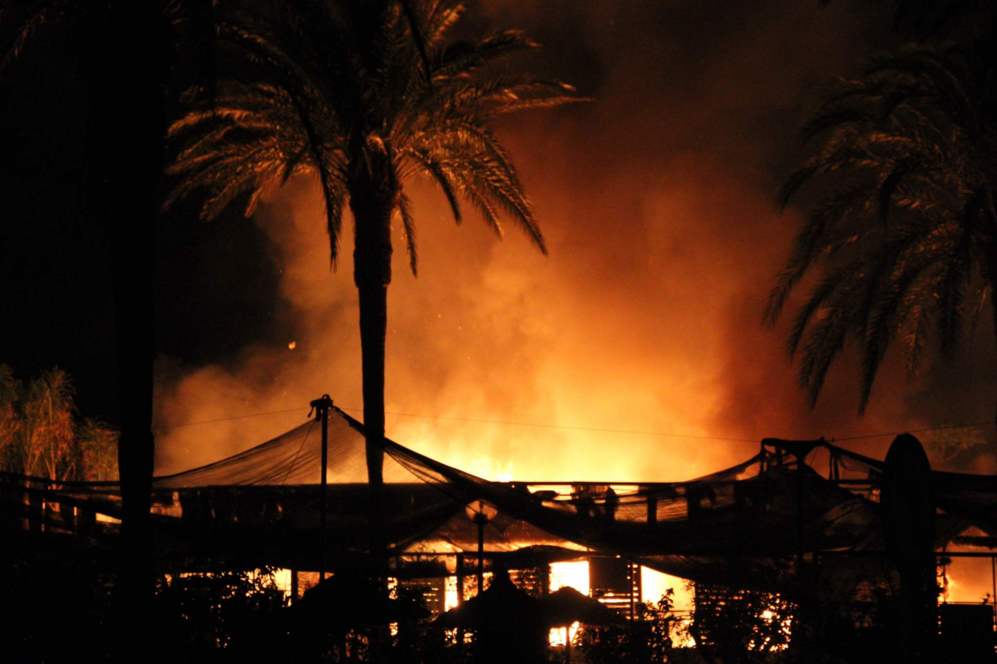 Imagen del incendio ocurrido en Eiviss Garden esta noche.