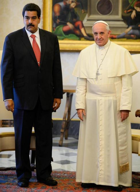 El mandatario y el Papa, en una audiencia privada en El Vaticano en...