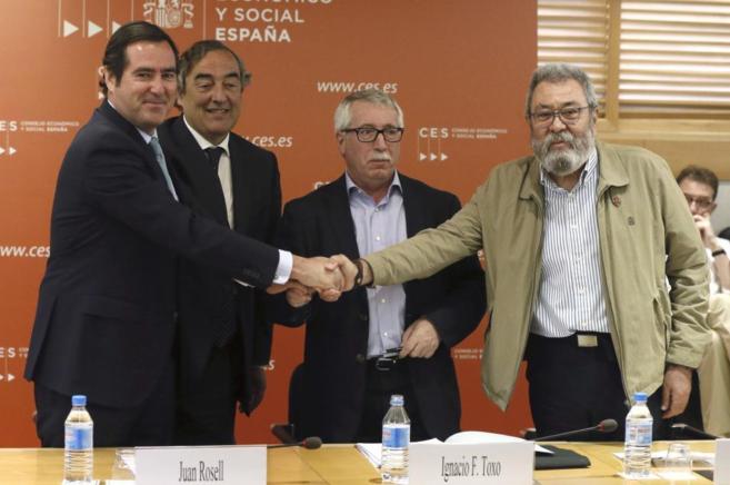 Los presidentes de Cepyme y CEOE, Antonio Garamendi y Juan Rosell,...