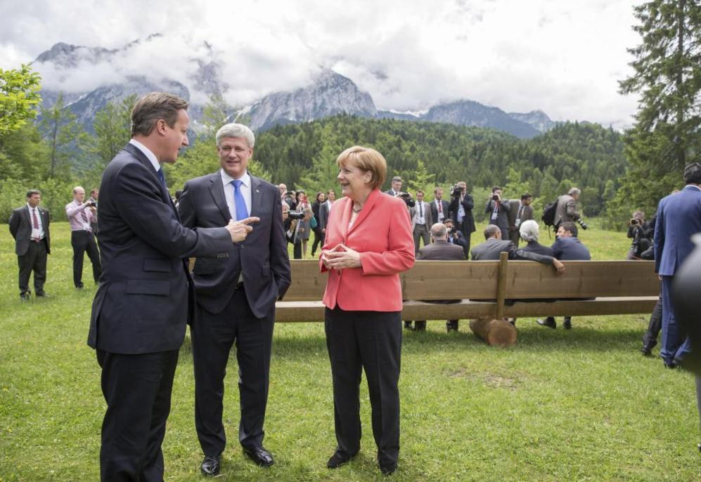 La canciller Angela Merkel conversa con primer ministro britnico,...