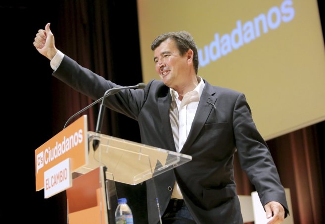 El candidato de Ciudadanos al Ayuntamiento de Valencia, Fernando...