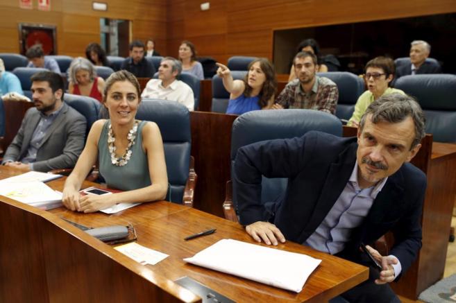 El portavoz de Podemos, Jos Manuel Lpez, junto a la portavoz...