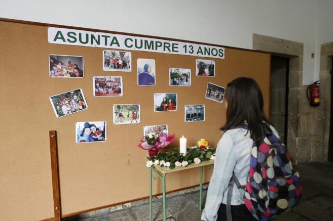 Panel homenaje a Asunta Basterra en su colegio.