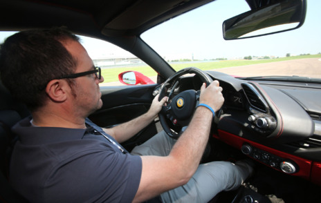 Al volante del Ferrari 488 GTB