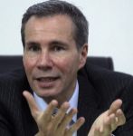 El fiscal argentino se dirige en su oficina a los medios de...