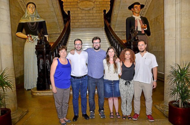 El nuevo equipo de gobierno del Ayuntamiento de Palma, con Jos Hila...