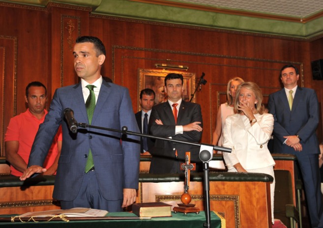 El alcalde Jos Bernal (PSOE) con la exalcaldesa ngeles Muoz...