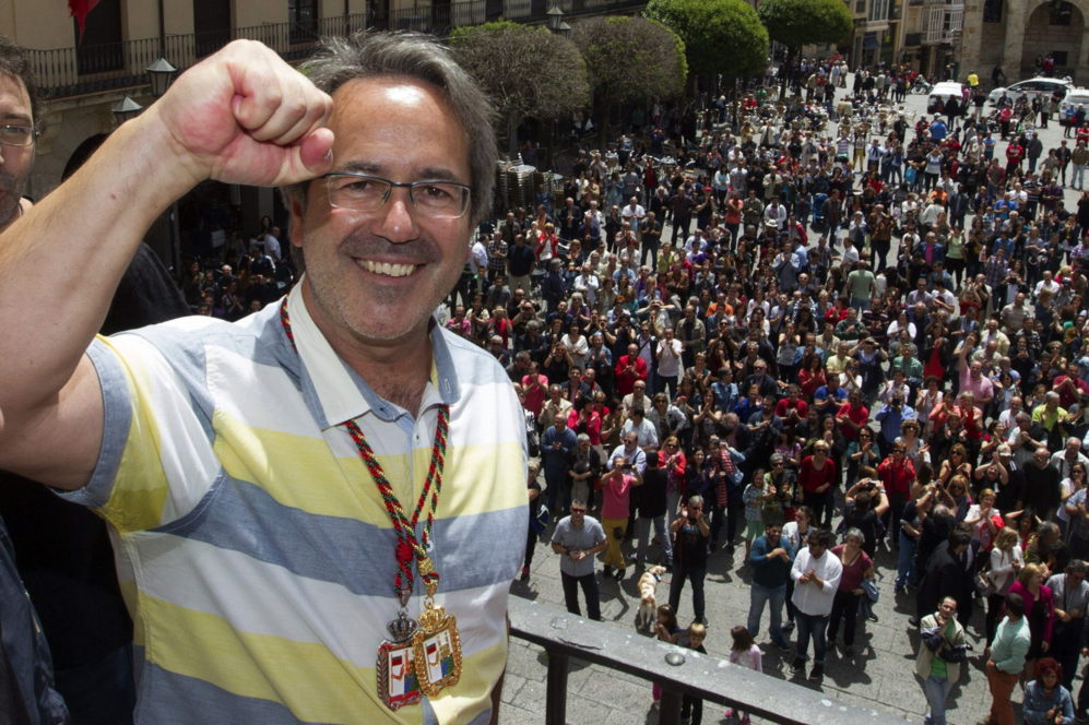 Francisco Guarido, de IU, el nuevo alcalde de Zamora, es aclamado en...