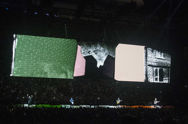 Un momento del nuevo tour de U2 Innocence + Experience.
