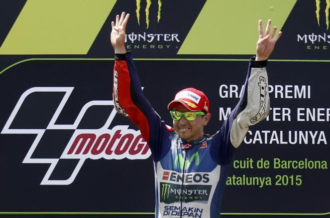 Jorge Lorenzo celebra su victoria en Montmel.