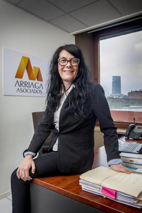 Nahikari Larrea, abogada de Arriaga, en su despacho en Bilbao.