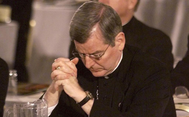 Foto de archivo del arzobispo John Nienstedt, tomada en 2002