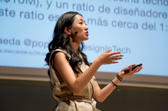 Jackie Xu durante la ponencia Design in Tech en el Barcelona Centre de...