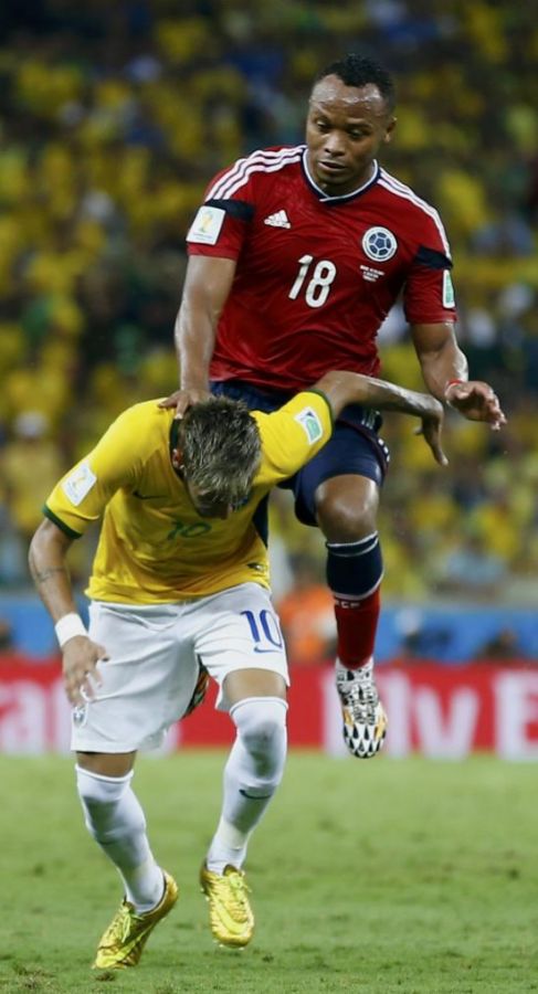 Ziga y Neymar, en la polmica accin del Mundial 2014.