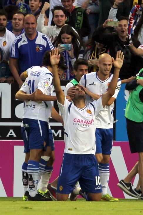 Los jugadores del Real Zaragoza celebran el gol de Willian Jos (3-1)