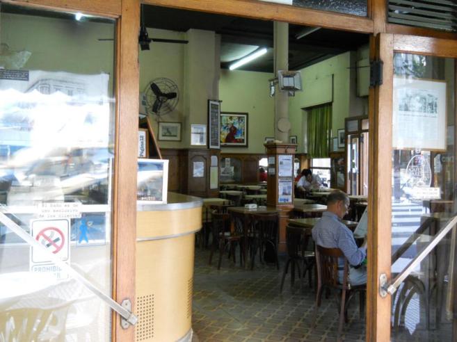 Imagen del caf Los Galgos, en Buenos Aires.