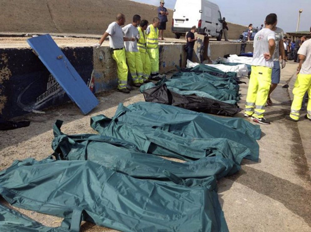 Cuerpos rescatados de la costa de Lampedusa en 2013.