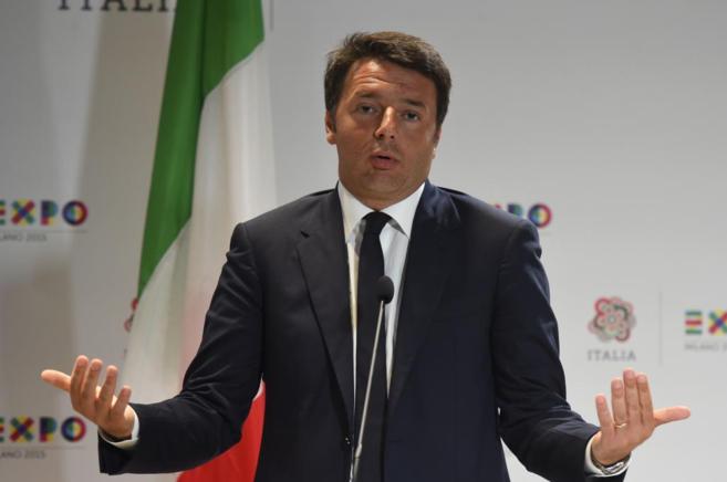 El primer ministro, Mateo Renzi, durante la rueda de prensa ofrecida...