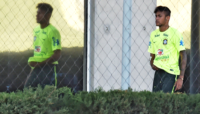 Neymar, despus del entrenamiento del sbado, antes del partido...