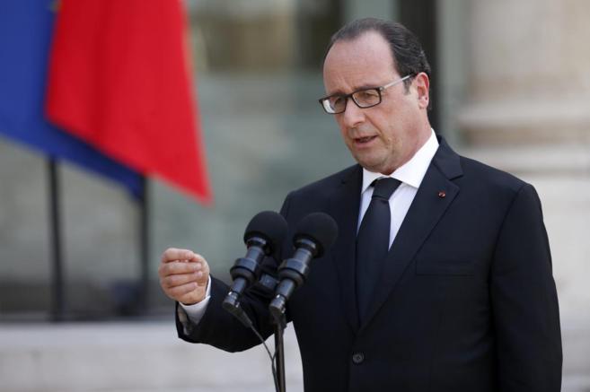 El presidente francés François Hollande durante su comparecencia...