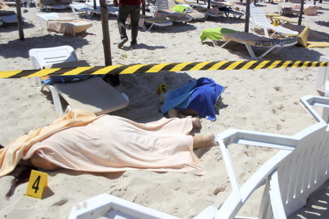 Turistas muertos tras el tiroteo en un hotel en Tnez,