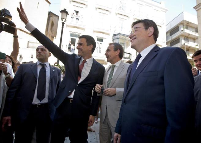 El presidente de la Generalitat, Ximo Puig, junto a Pedro Snchez y...