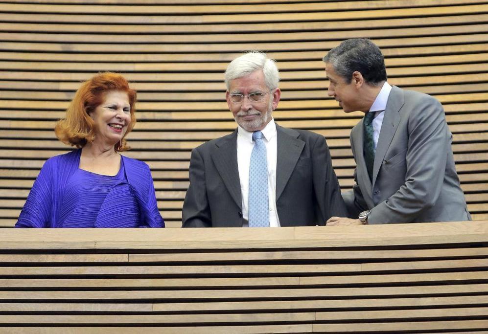 La ex ministra Carmen Alborch y los ex presidentes de la Generalitat...