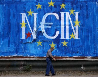 Cartel en contra de la UE en una calle de Atenas.