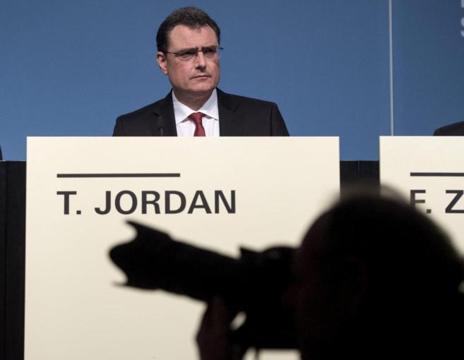 El presidente del Banco Nacional Suizo, Thomas Jordan, durante una...