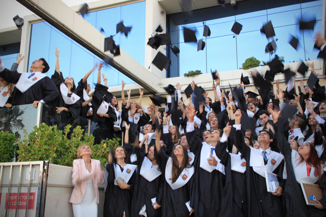 Los alumnos de la XV Promocin, celebran la graduacin junto a su...