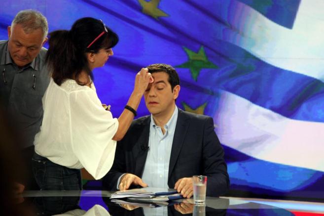 El primer ministro griego,Alexis Tsipras, antes de la entrevista en la...