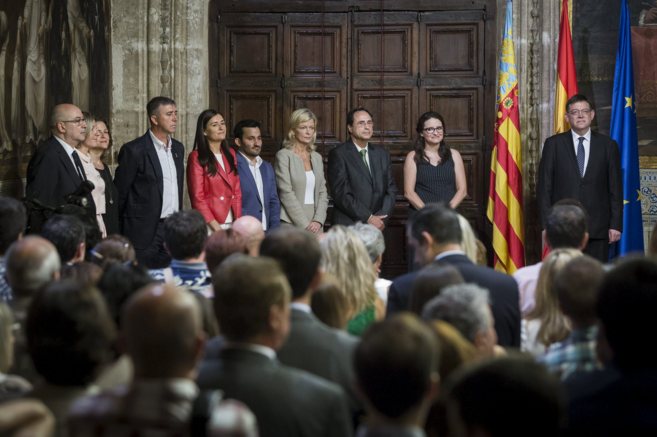 Los nuevos miembros del Consell junto al presidente Ximo Puig, tras...