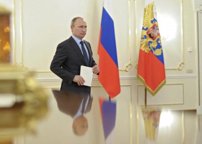 El presidente  ruso Vladimir Putin en la residencia oficial de...